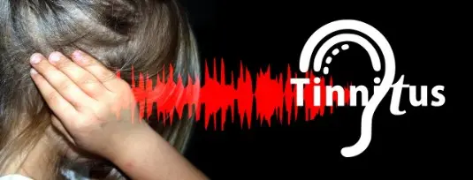 El tinnitus es una molestia auditiva anormal en muchos casos  y que no es causada por el ruido cercano o de superficie, dependiendo de la persona, el tinnitus produce ruidos muy molestos como zumbidos en los oídos, rechinamiento, zumbidos agudos o graves , chasquidos o cualquier otra molestia que se produzca en el oído.